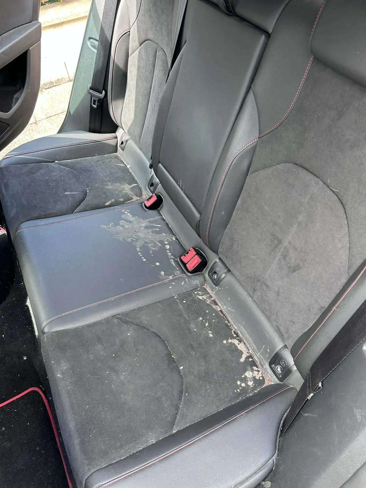 banquette seat avant