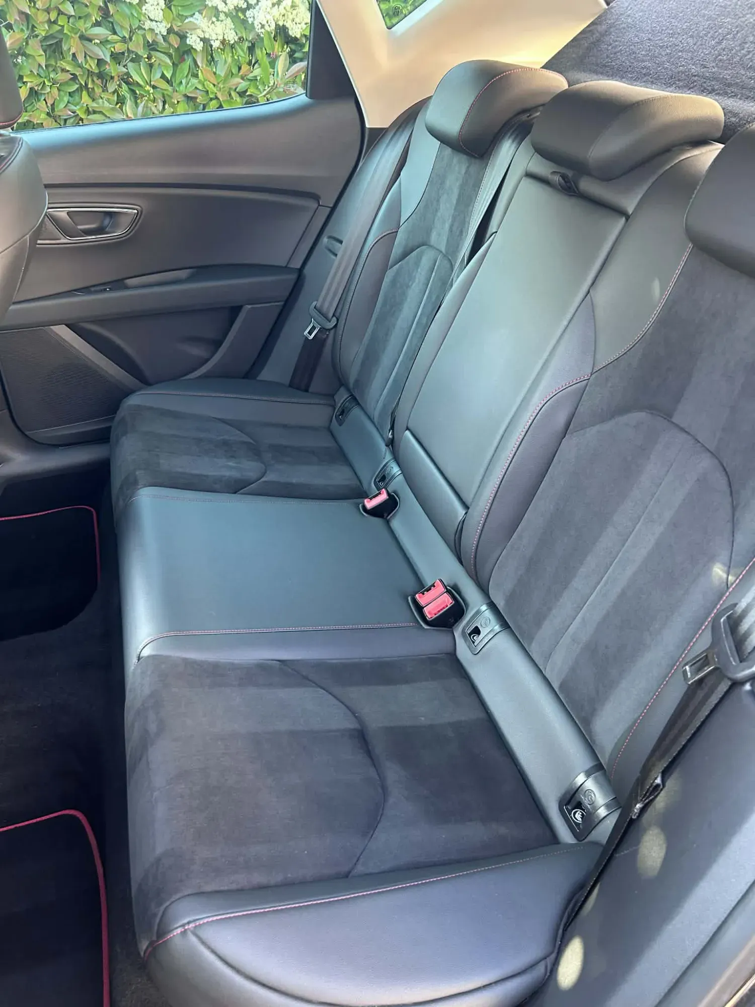 banquette seat après